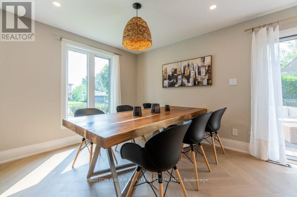 1264 Landfair Crescent, Oakville, ON - Indoor Photo Showing Dining Room