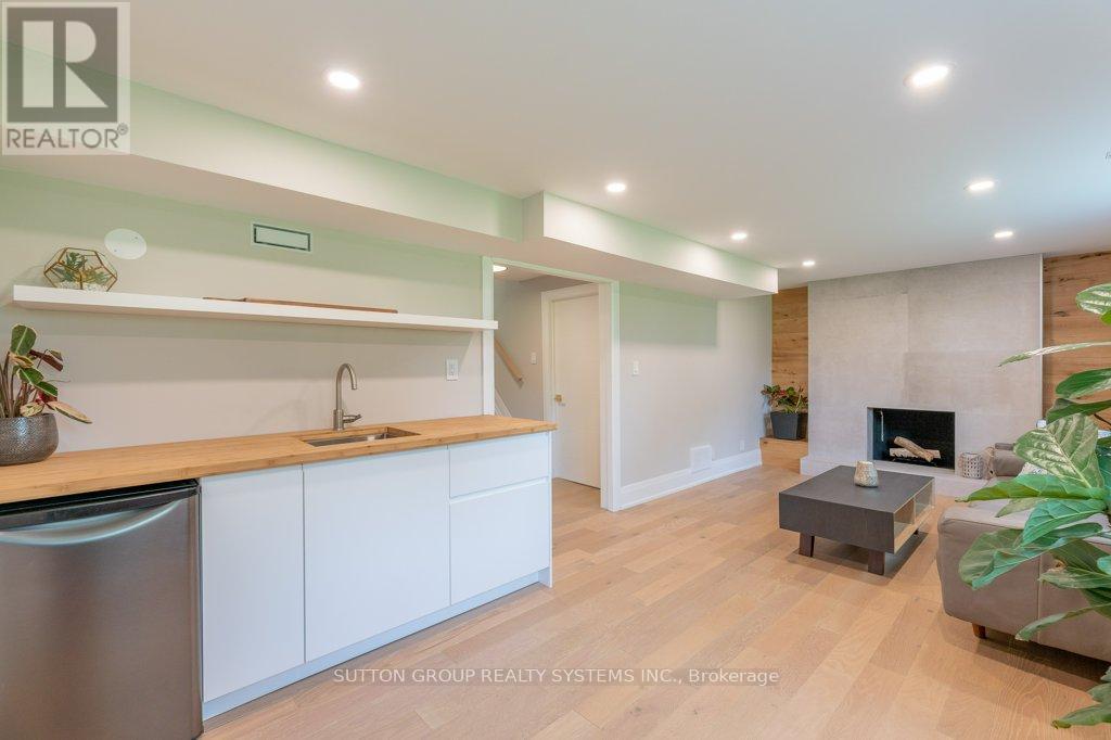 1264 Landfair Crescent, Oakville, ON - Indoor With Fireplace