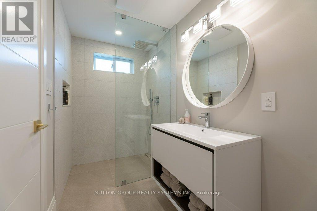 1264 Landfair Crescent, Oakville, ON - Indoor Photo Showing Bathroom