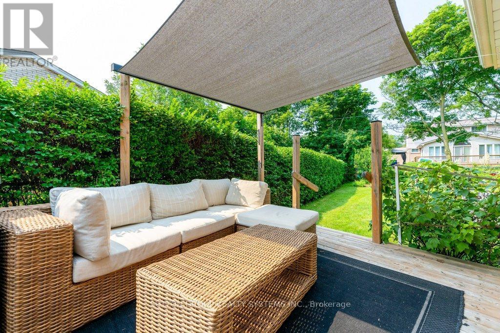 1264 Landfair Crescent, Oakville, ON - Outdoor With Deck Patio Veranda