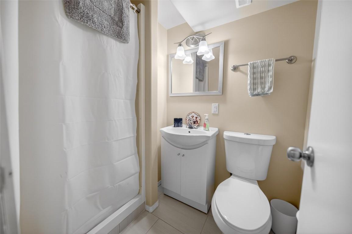 209 14Th Street, Cranbrook, BC - Indoor Photo Showing Bathroom