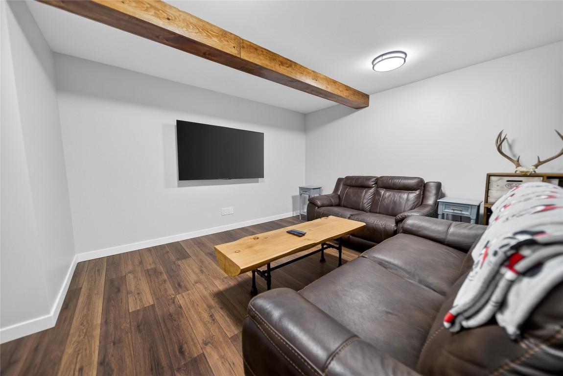 209 14Th Street, Cranbrook, BC - Indoor Photo Showing Living Room
