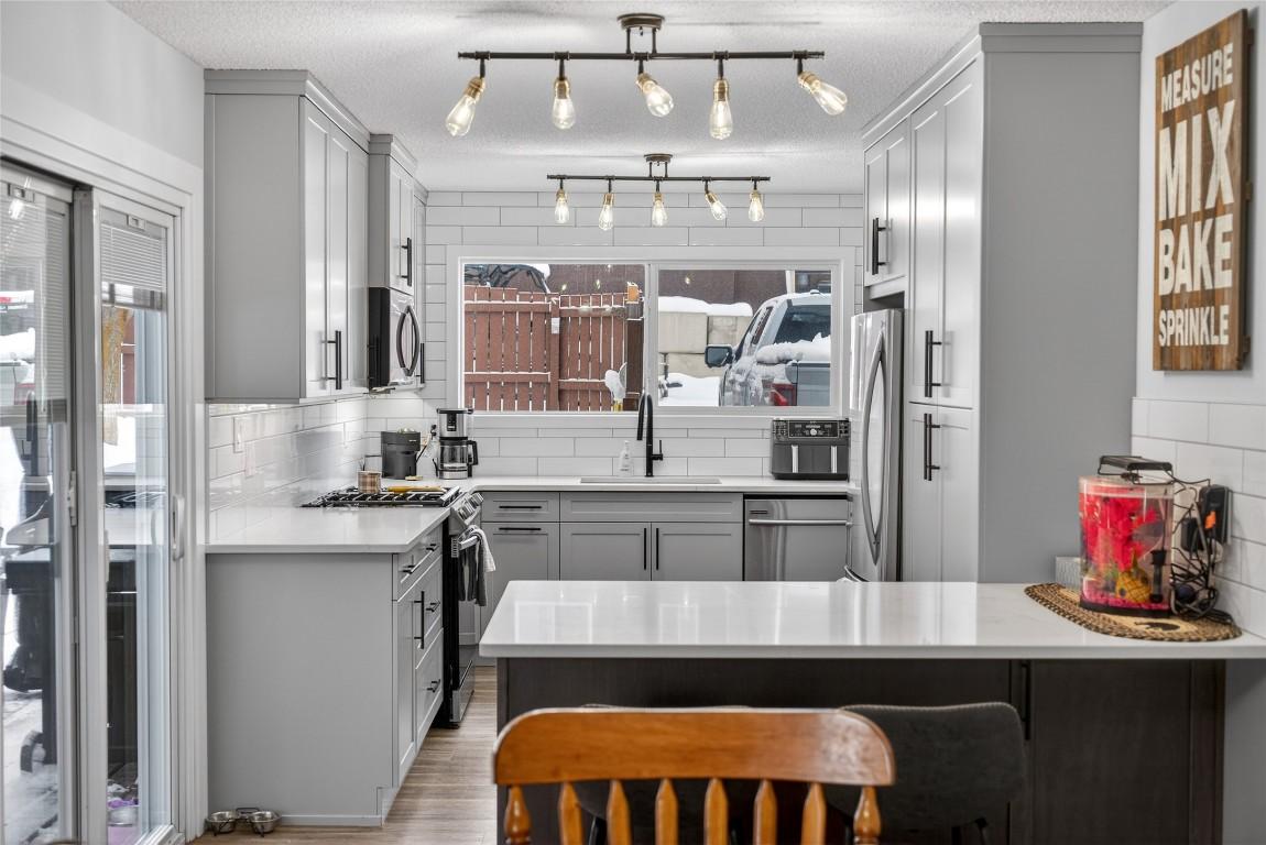 209 14Th Street, Cranbrook, BC - Indoor Photo Showing Kitchen With Upgraded Kitchen