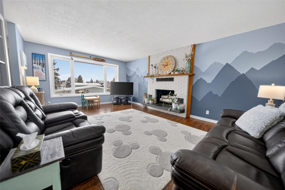 209 14Th Street, Cranbrook, BC - Indoor Photo Showing Living Room With Fireplace
