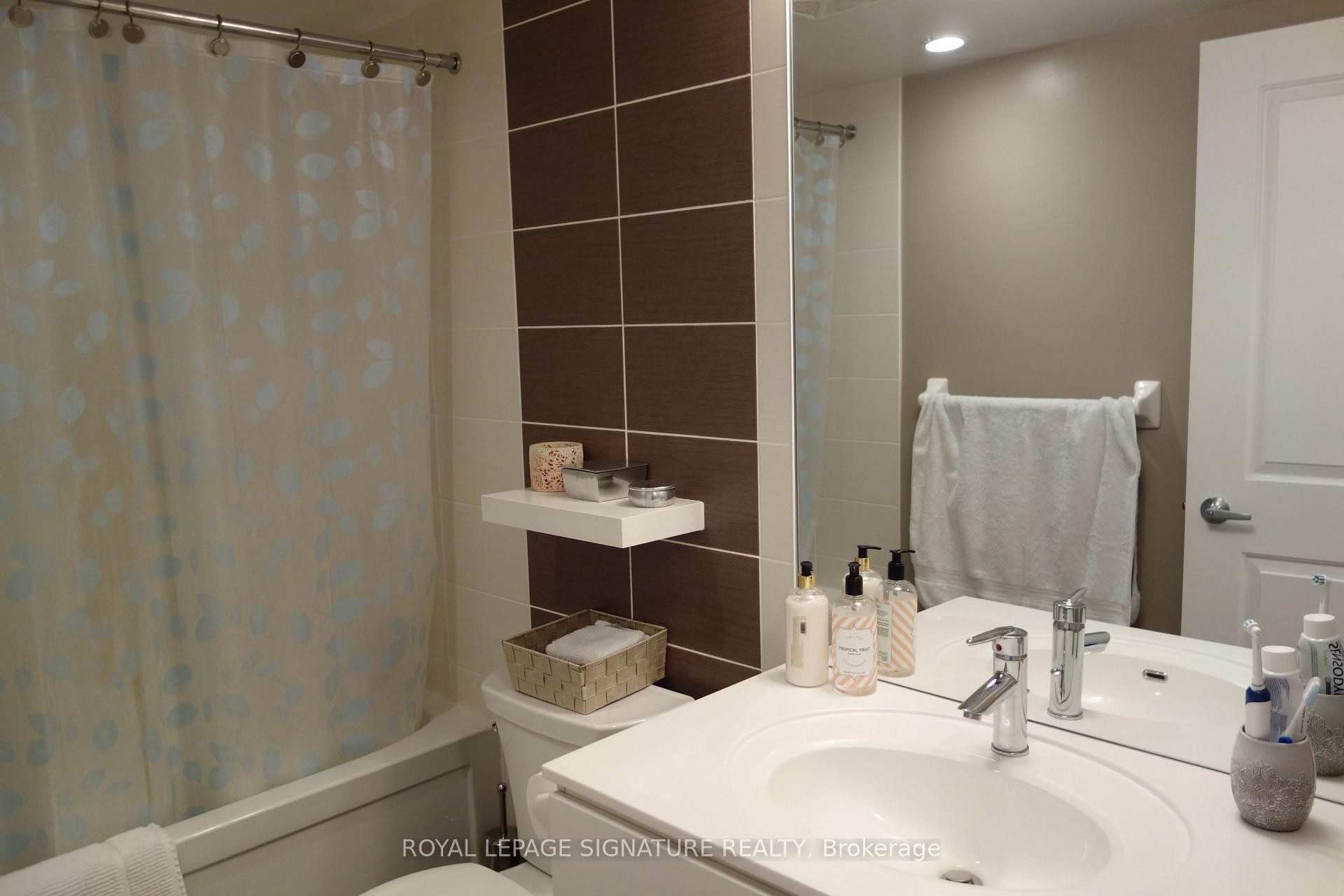 706-205 Sherway Gardens Road, Toronto, ON - Indoor Photo Showing Bathroom