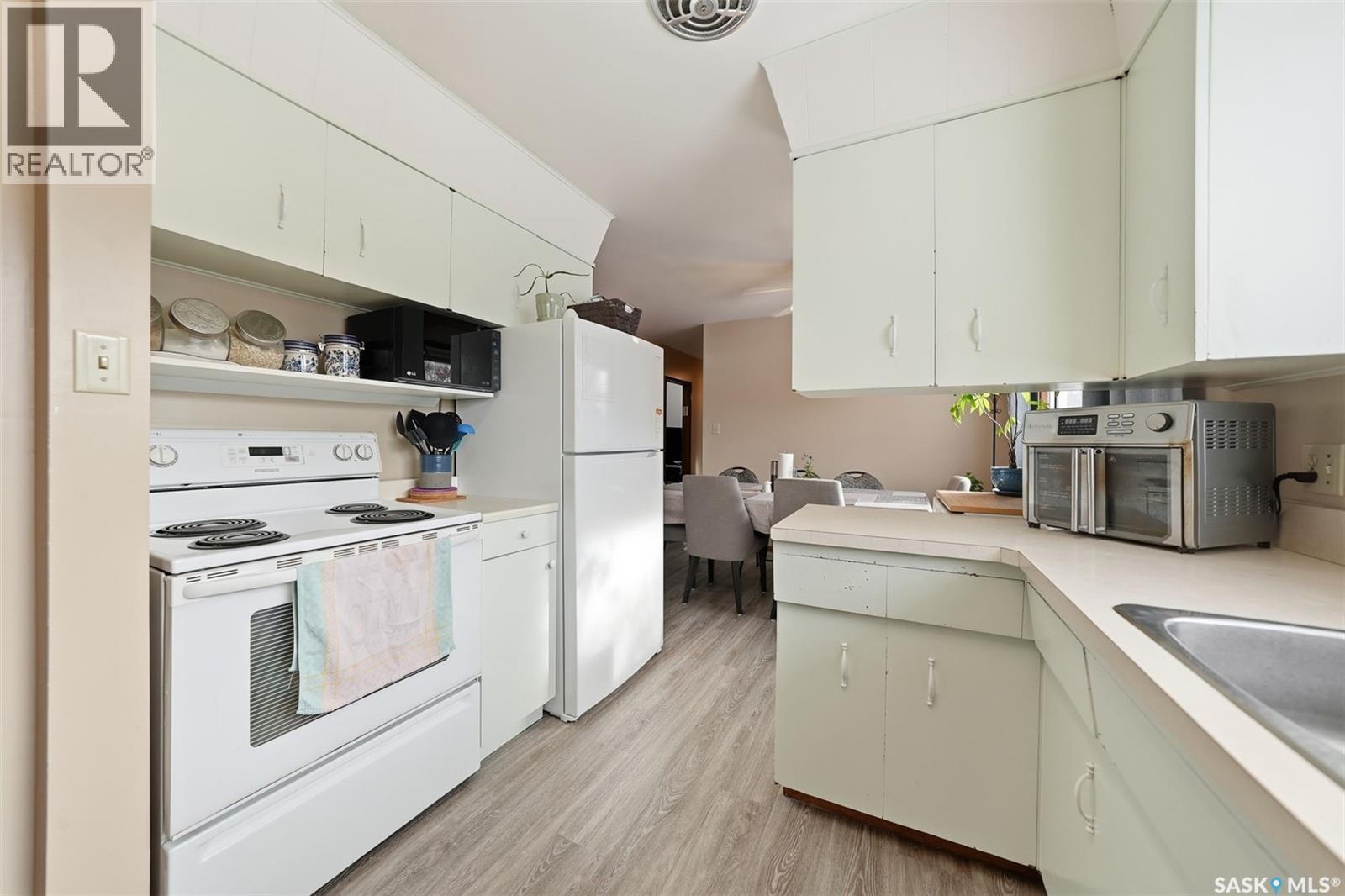 57 Murphy Crescent, Saskatoon, SK - Indoor Photo Showing Kitchen