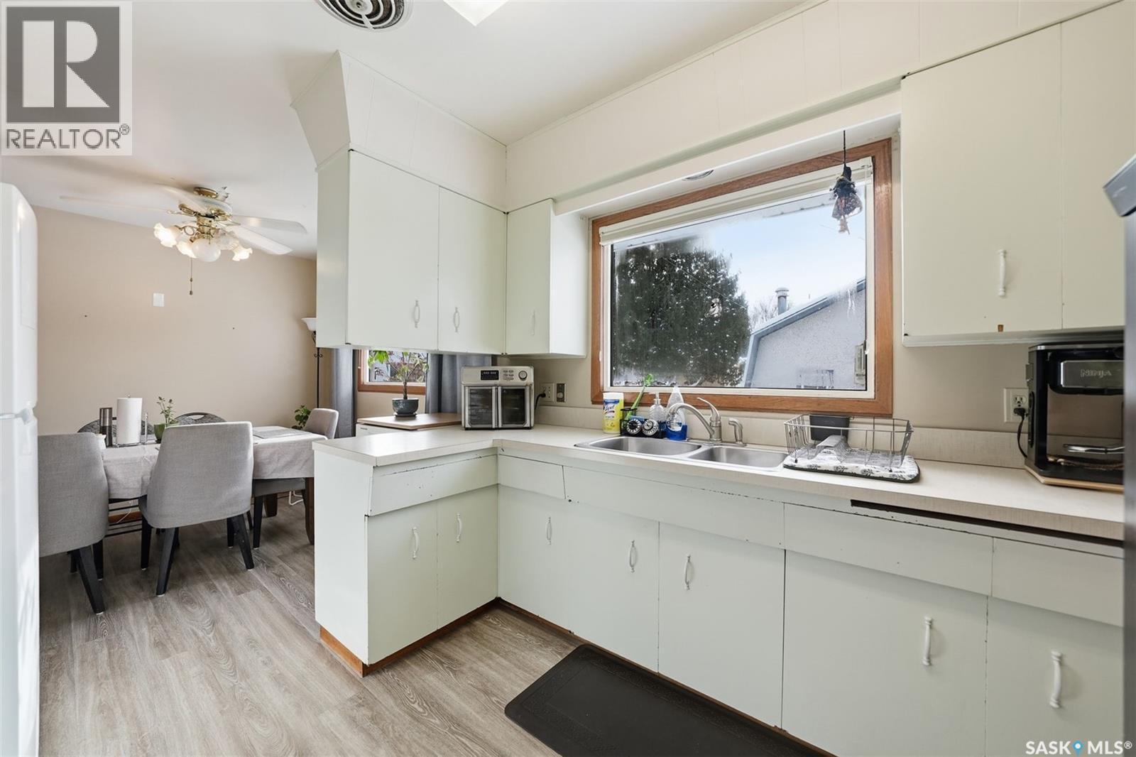 57 Murphy Crescent, Saskatoon, SK - Indoor Photo Showing Kitchen With Double Sink