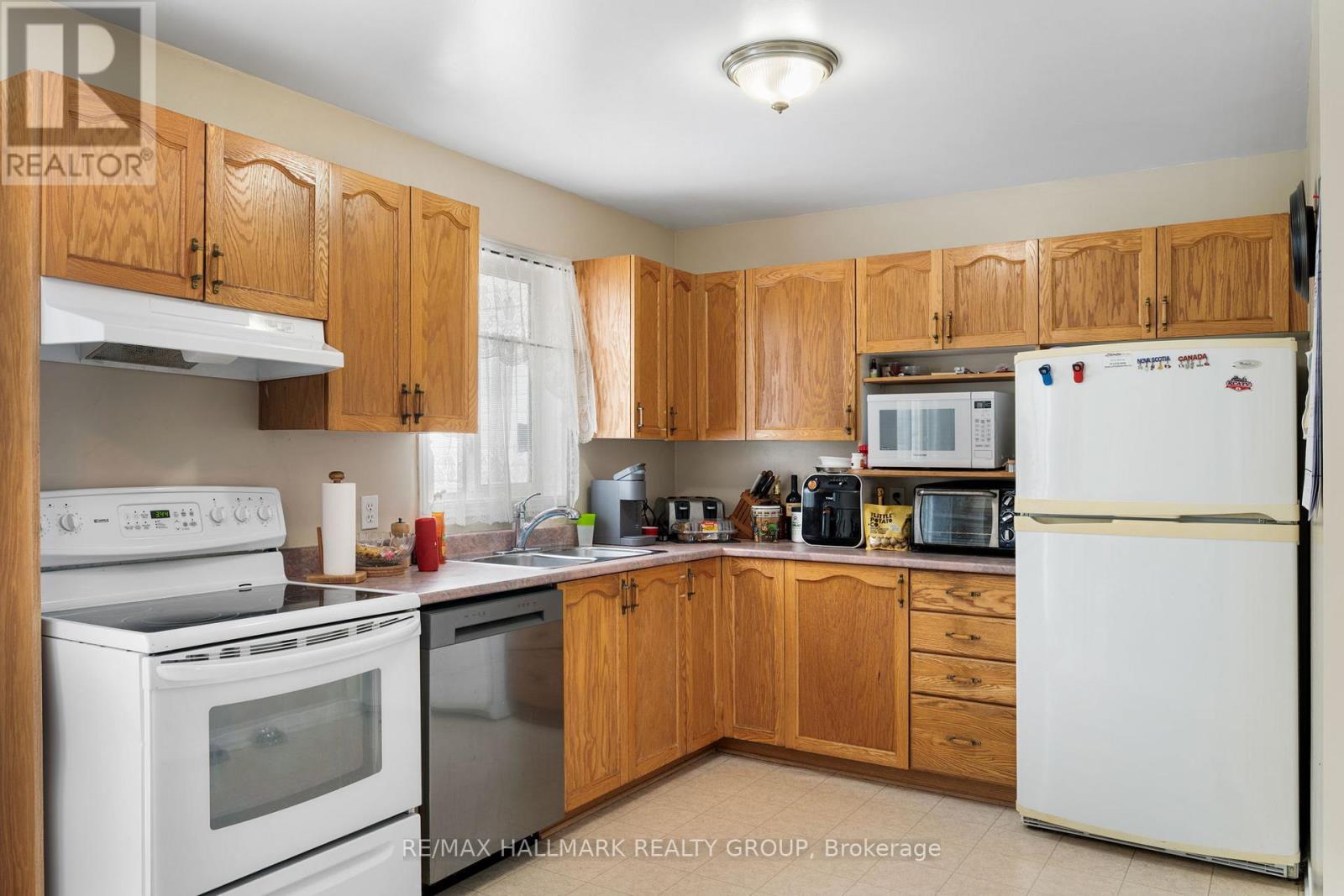 857 Nesting Way Nw, Ottawa, ON - Indoor Photo Showing Kitchen