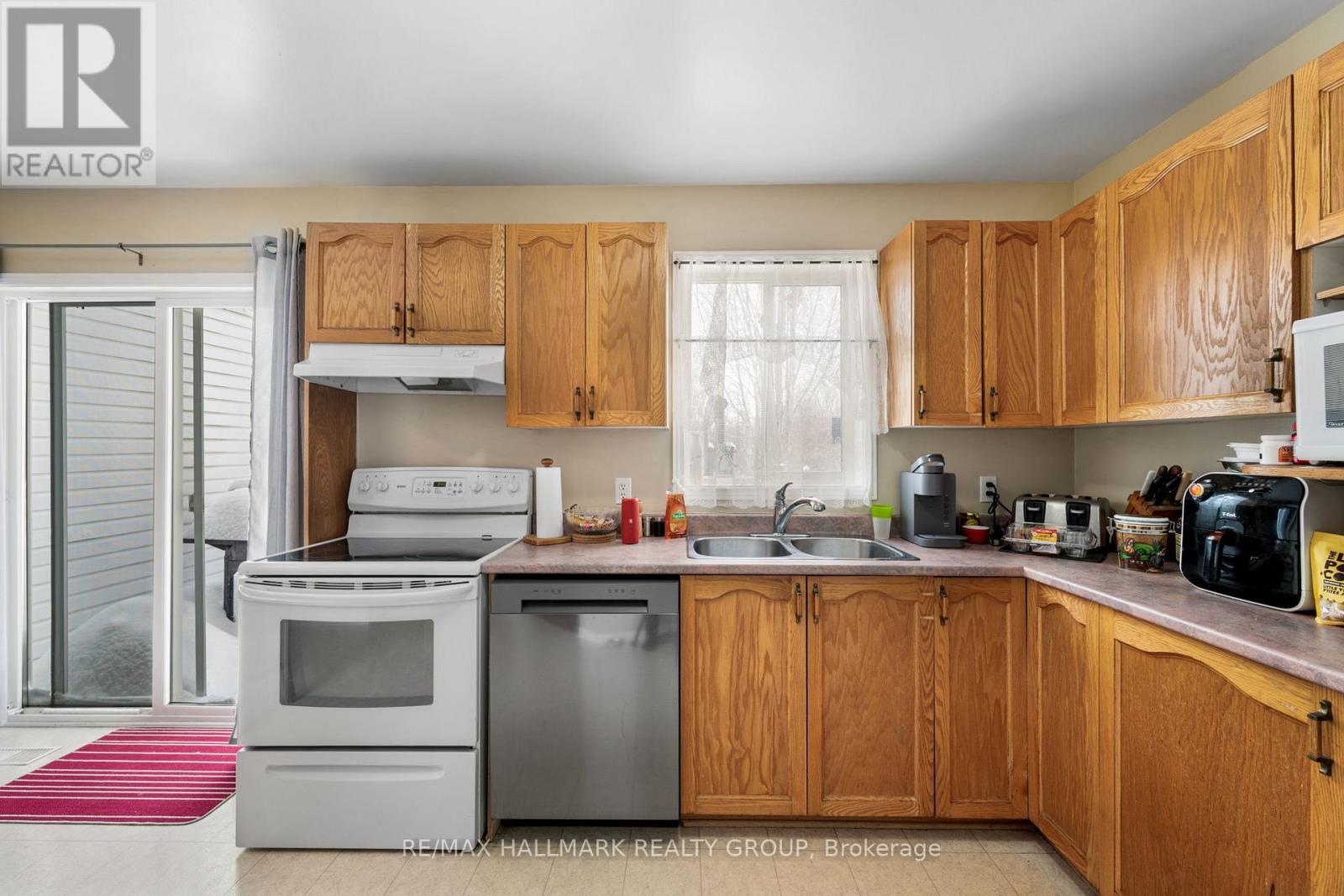 857 Nesting Way Nw, Ottawa, ON - Indoor Photo Showing Kitchen With Double Sink