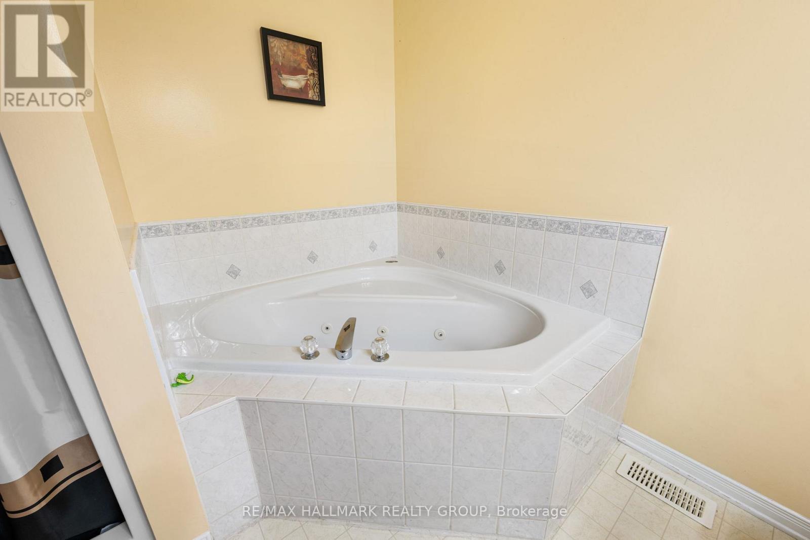 857 Nesting Way Nw, Ottawa, ON - Indoor Photo Showing Bathroom