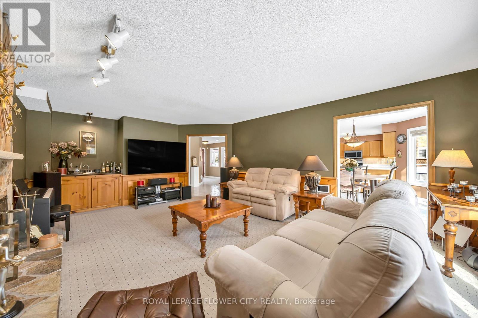1340 Whitewater Lane, Mississauga, ON - Indoor Photo Showing Living Room With Fireplace