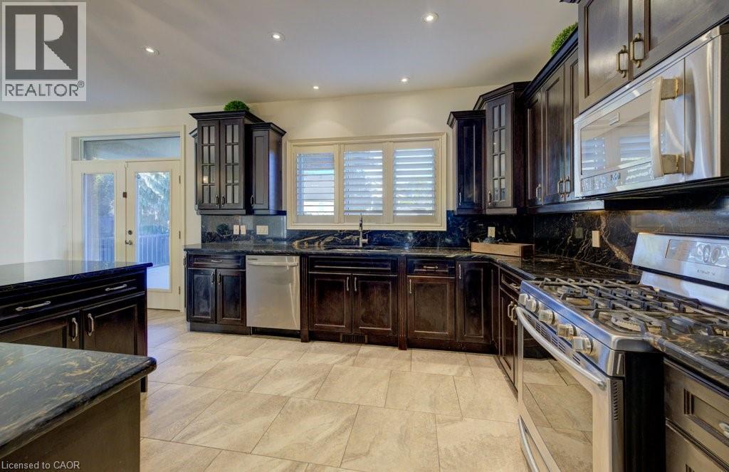 6379 Christopher Crescent, Niagara Falls, ON - Indoor Photo Showing Kitchen