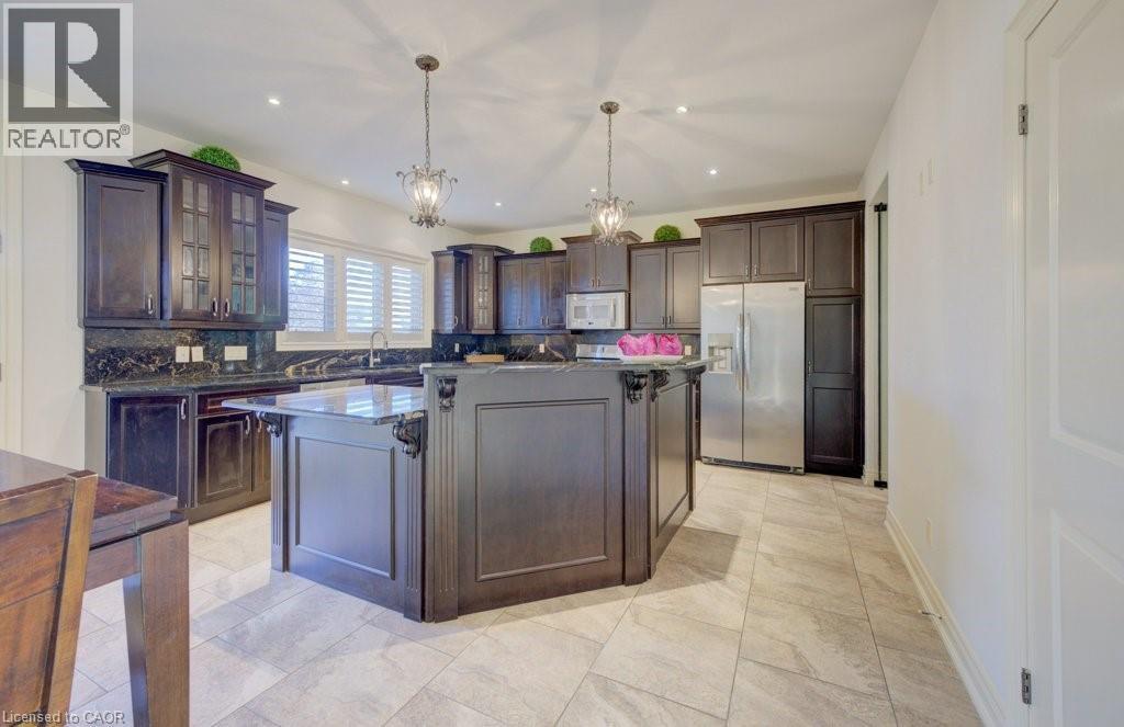 6379 Christopher Crescent, Niagara Falls, ON - Indoor Photo Showing Kitchen