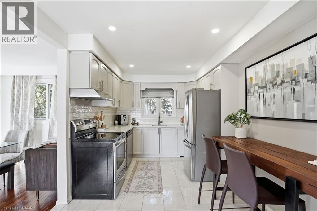 14 Basin Crescent, Hamilton, ON - Indoor Photo Showing Kitchen