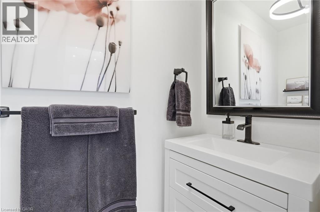 2pc Powder Room - 14 Basin Crescent, Hamilton, ON - Indoor Photo Showing Bathroom