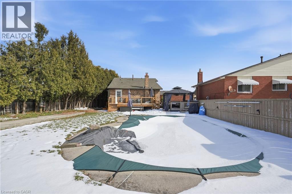 Large heated in-ground pool. - 14 Basin Crescent, Hamilton, ON - Outdoor
