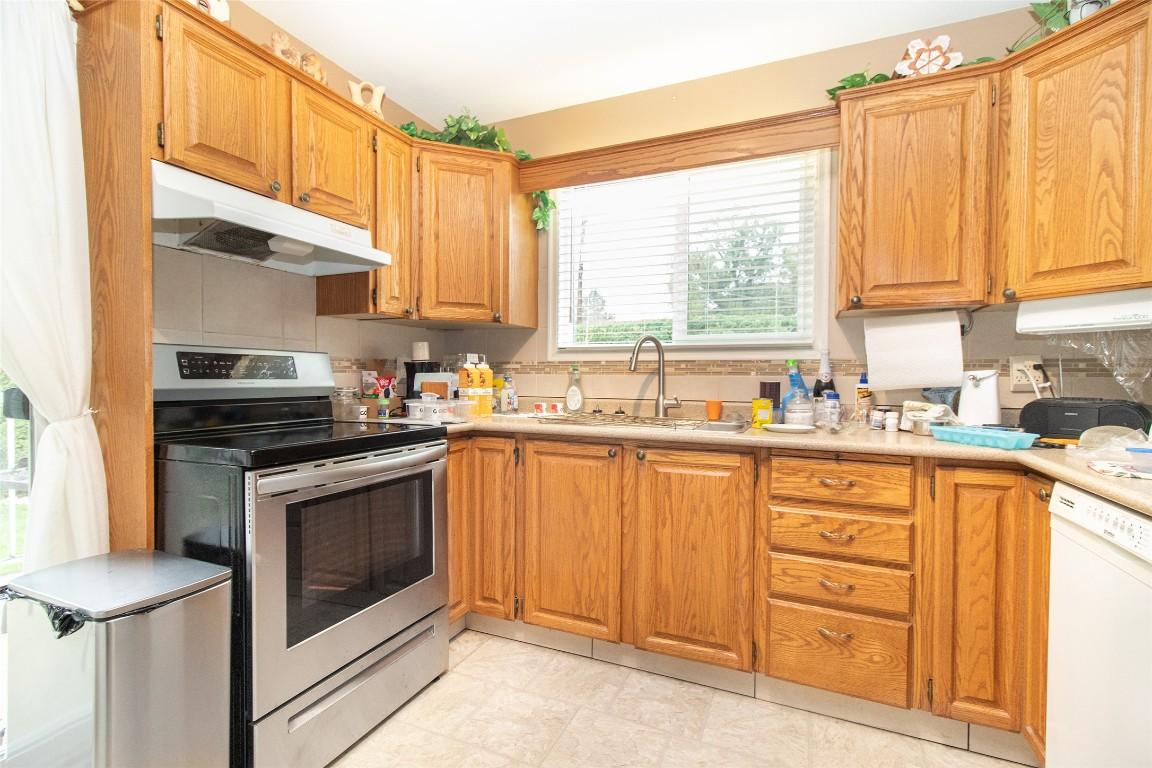 2-1209 Brookside Avenue, Kelowna, BC - Indoor Photo Showing Kitchen