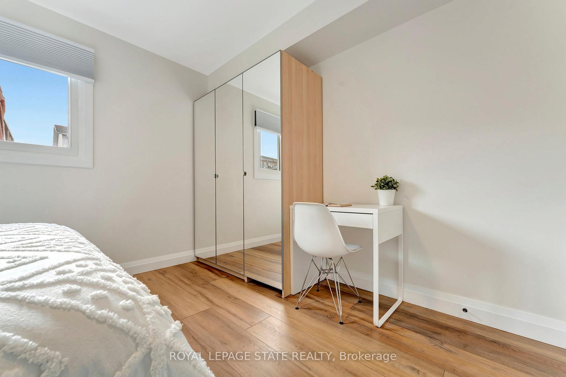 144 Ravenbury Drive, Hamilton, ON - Indoor Photo Showing Bedroom
