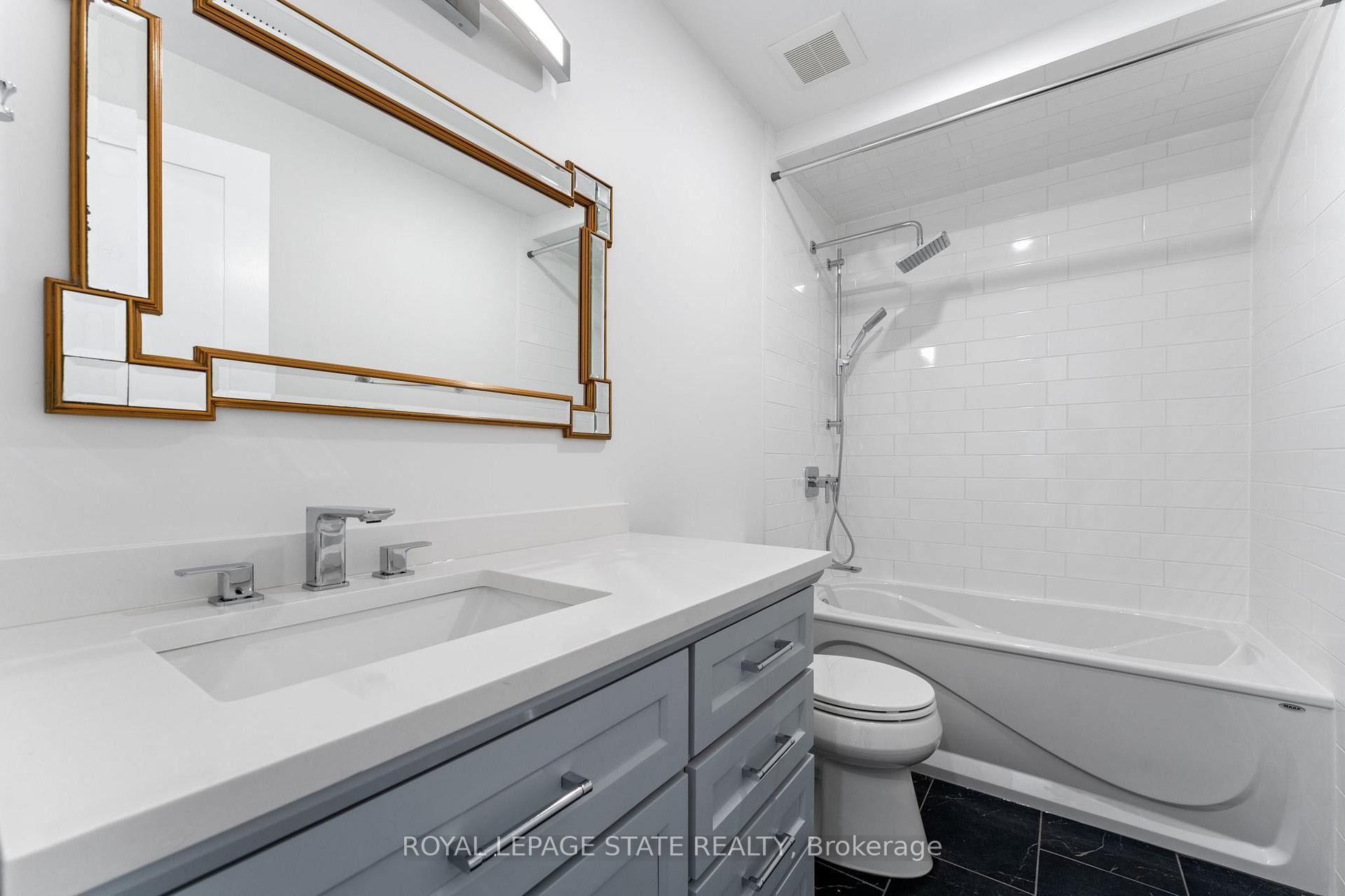 144 Ravenbury Drive, Hamilton, ON - Indoor Photo Showing Bathroom
