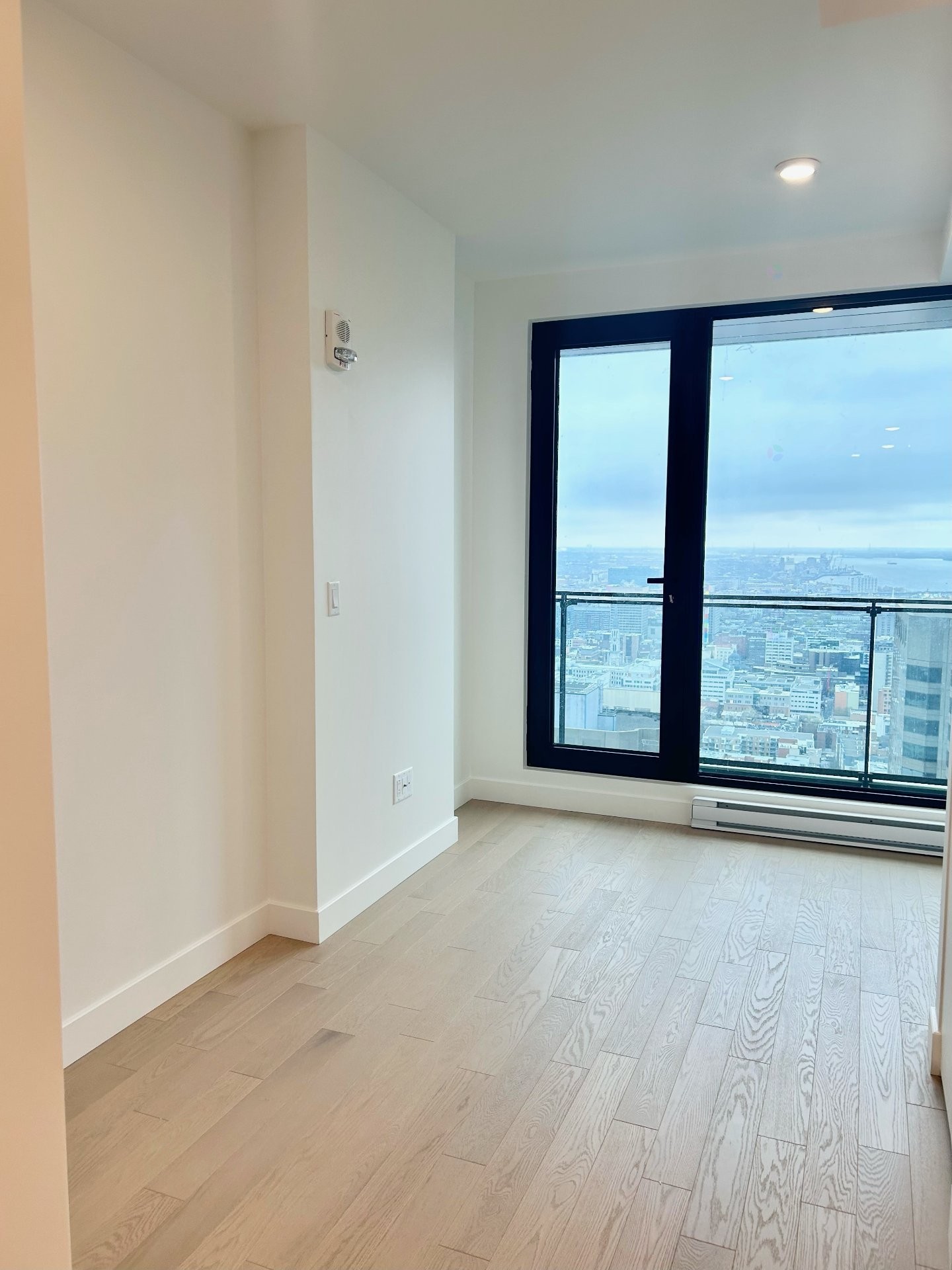 Salon - 4314-1210 Rue Jeanne-Mance, Montréal (Ville-Marie), QC - Indoor Photo Showing Other Room