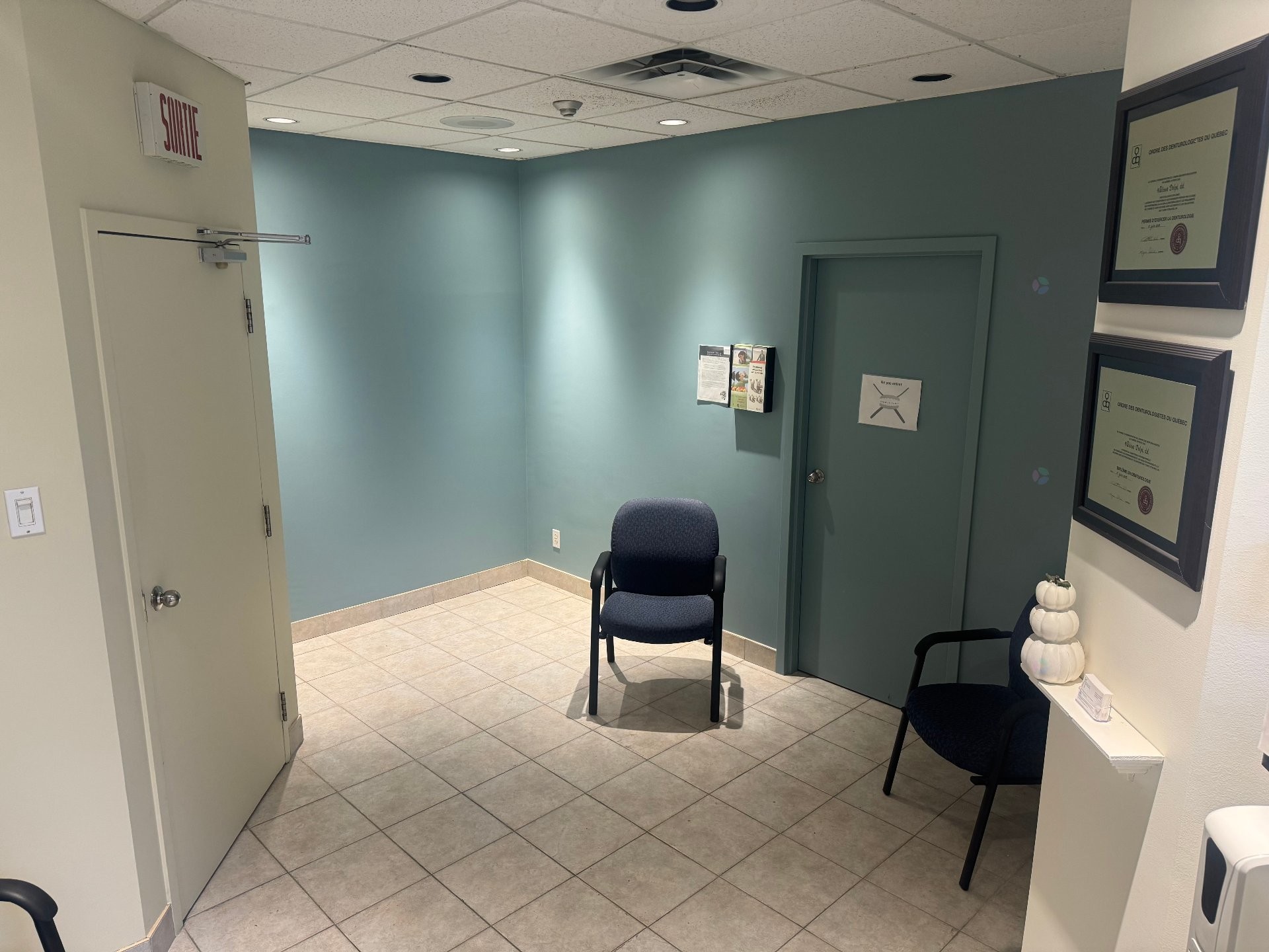 Bureau - 203-2499 Rue St-Georges (Lemoyne), Longueuil (Le Vieux-Longueuil), QC - Indoor Photo Showing Other Room