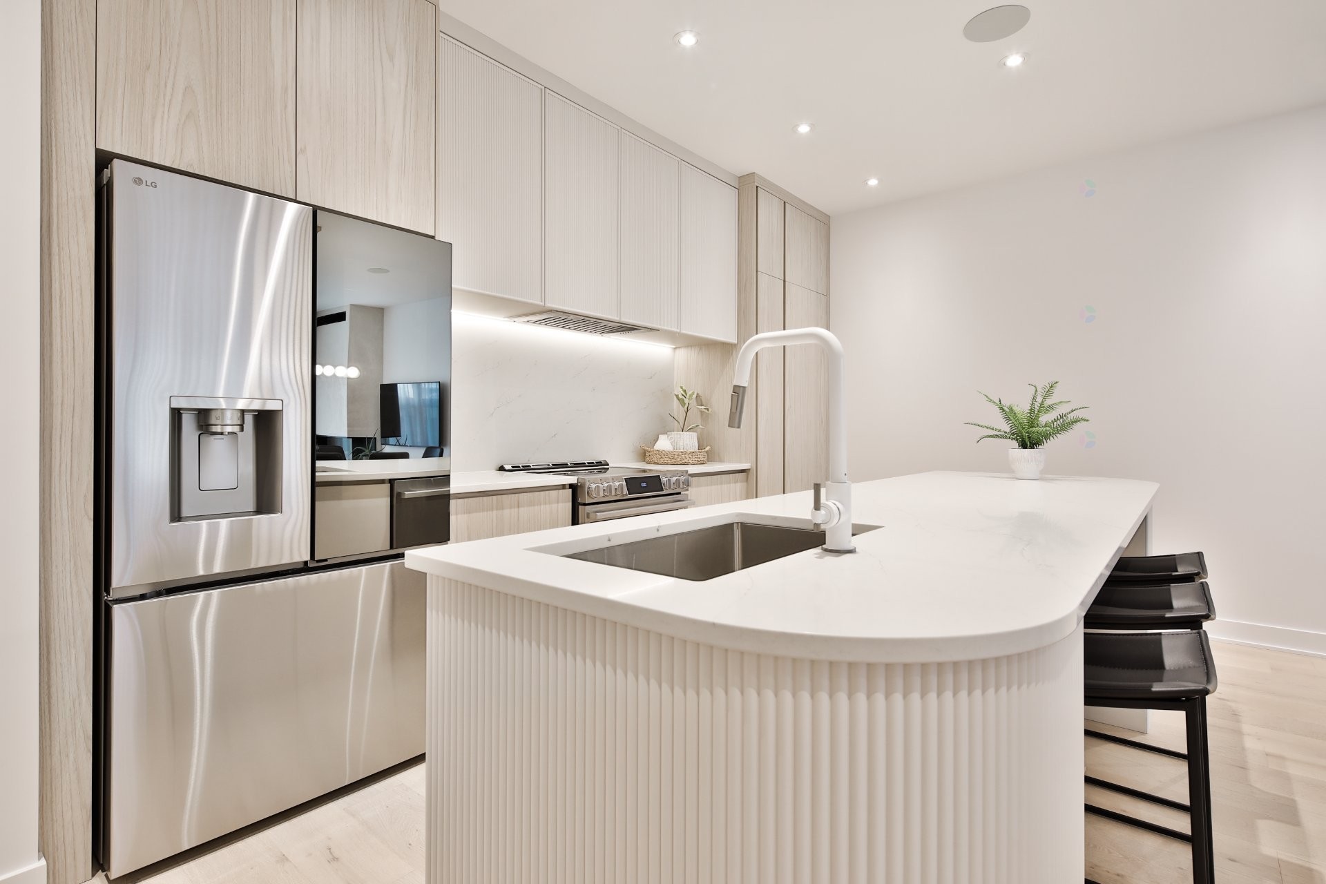 Kitchen - 19 Rue Des Trembles, Saint-Jean-Sur-Richelieu, QC - Indoor Photo Showing Kitchen With Upgraded Kitchen