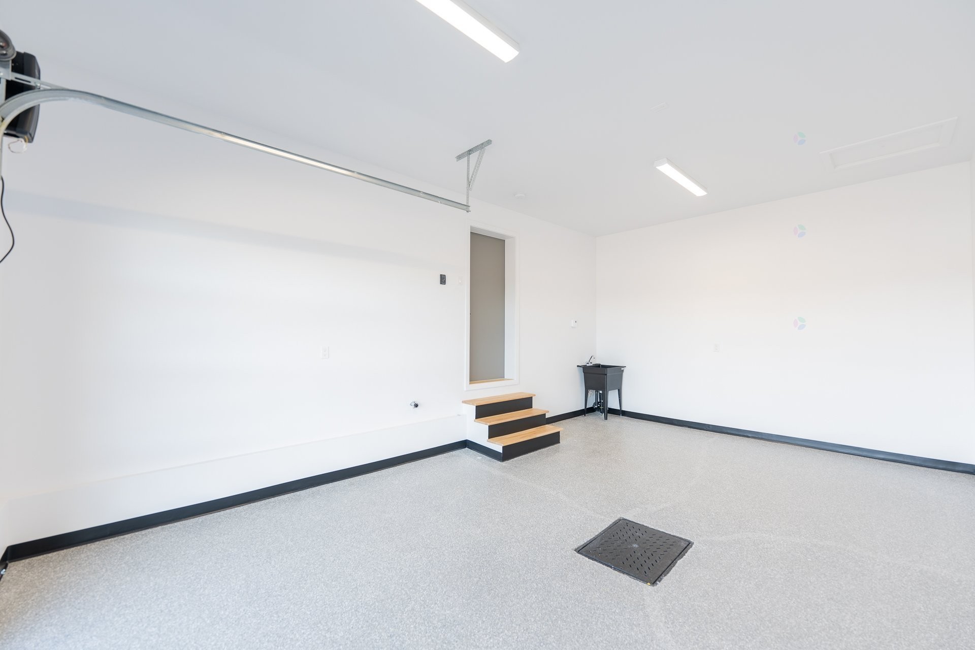 Garage - 19 Rue Des Trembles, Saint-Jean-Sur-Richelieu, QC - Indoor Photo Showing Other Room