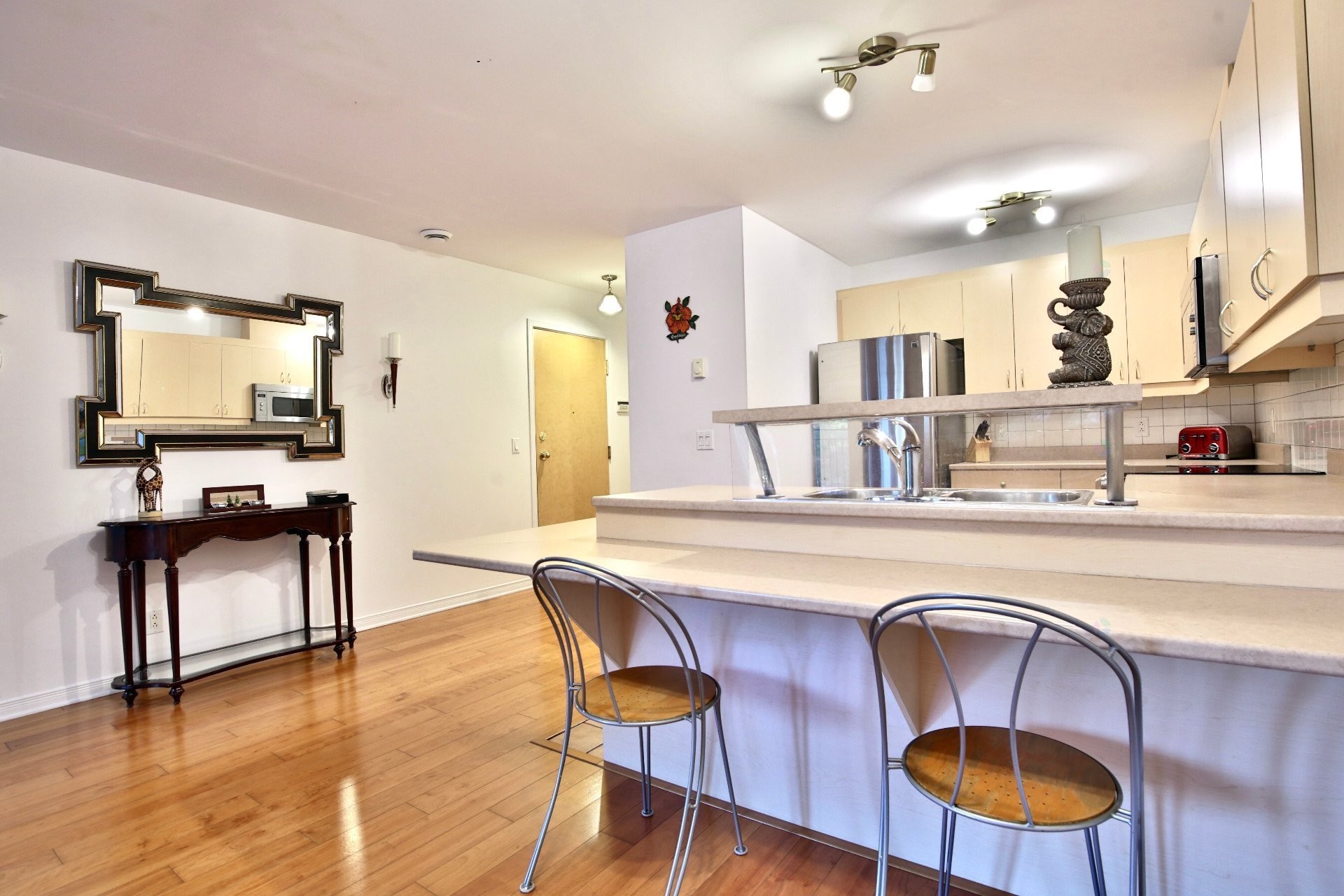 Cuisine - 202-2040 Boul. Décarie, Montréal (Côte-Des-Neiges/Notre-Dame-De-Grâce), QC - Indoor Photo Showing Kitchen