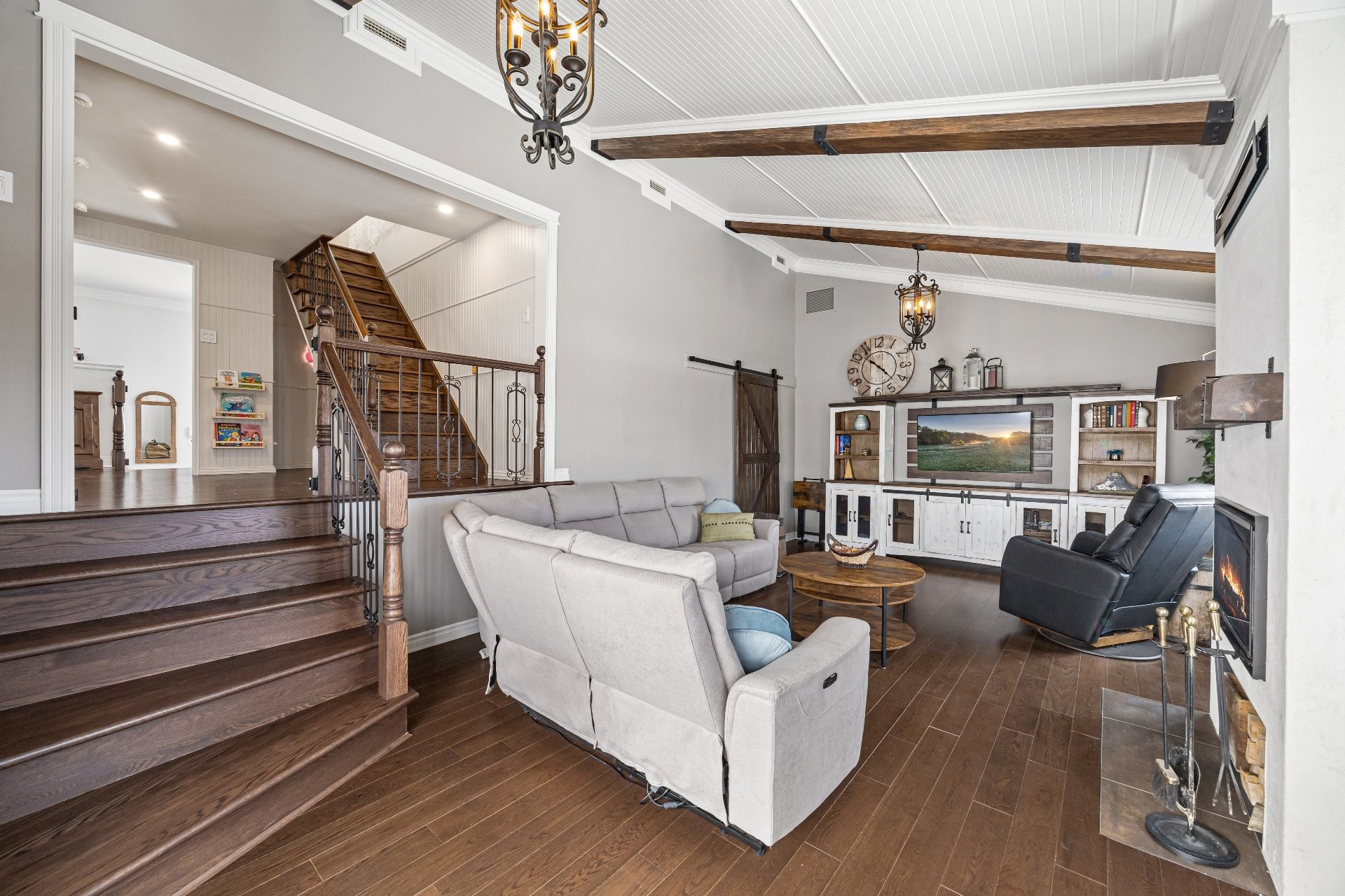 Salon - 29 Rue Du Couvent, Saint-Simon, QC - Indoor