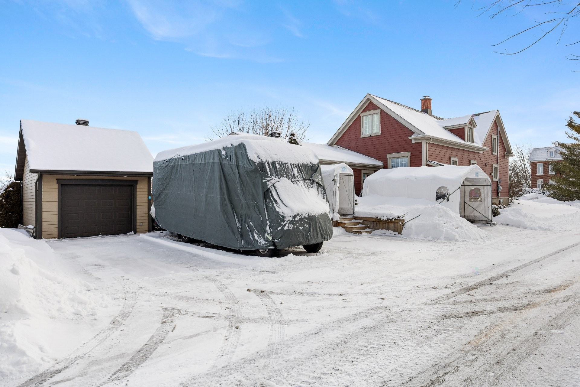 Garage - 29 Rue Du Couvent, Saint-Simon, QC - Outdoor