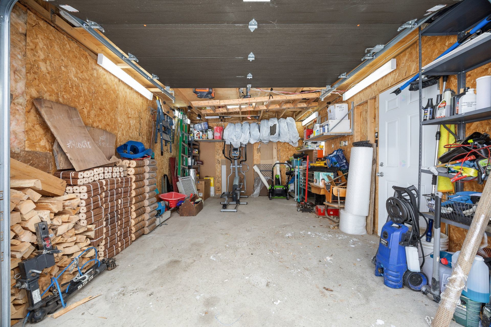 Garage - 29 Rue Du Couvent, Saint-Simon, QC - Indoor Photo Showing Garage