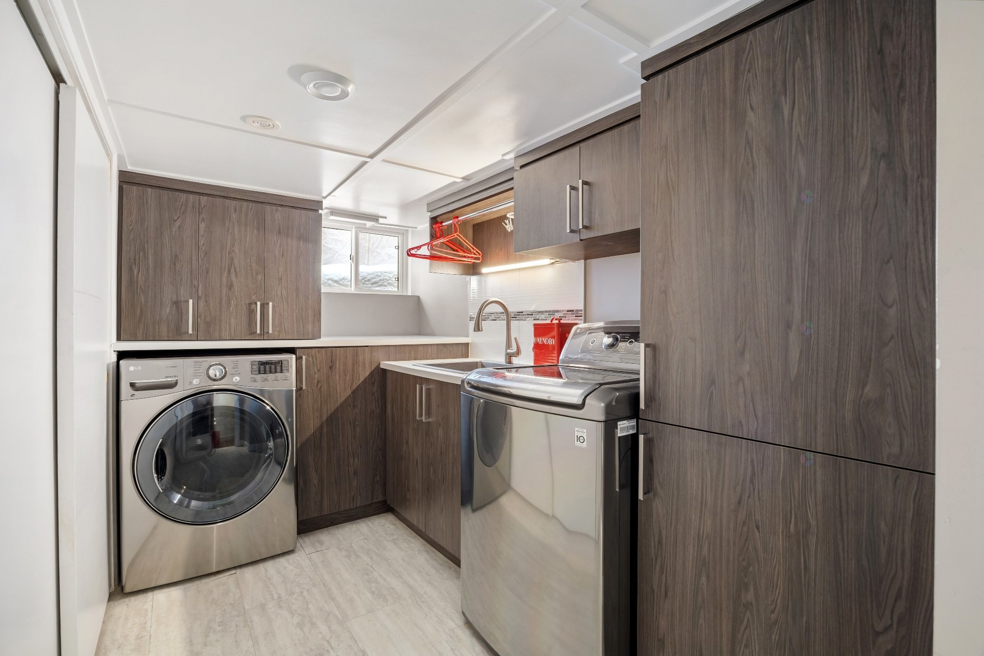 Salle de lavage - 29 Rue Du Couvent, Saint-Simon, QC - Indoor Photo Showing Laundry Room