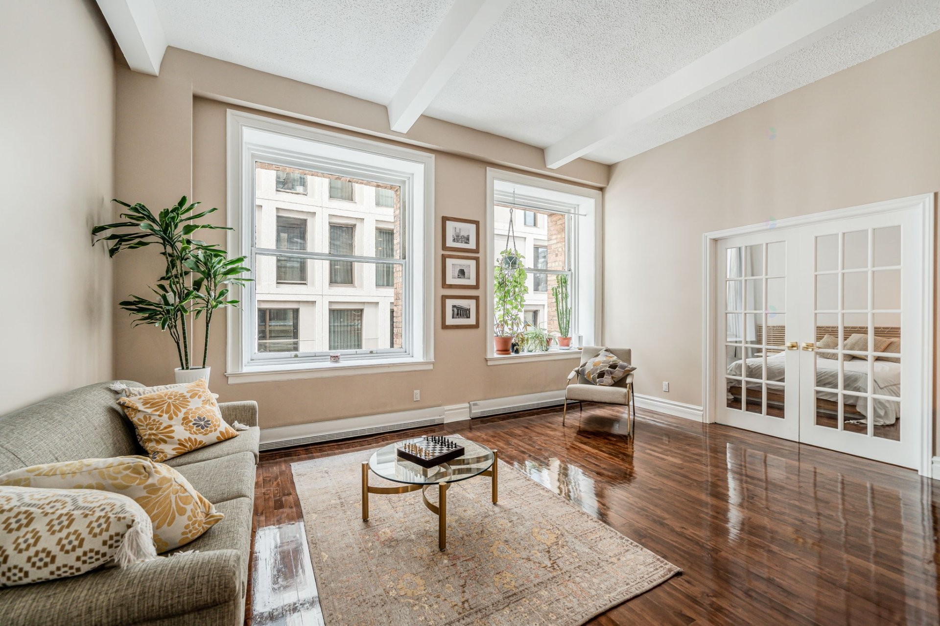 Salon - 203-204 Rue De L'Hôpital, Montréal (Ville-Marie), QC - Indoor Photo Showing Living Room