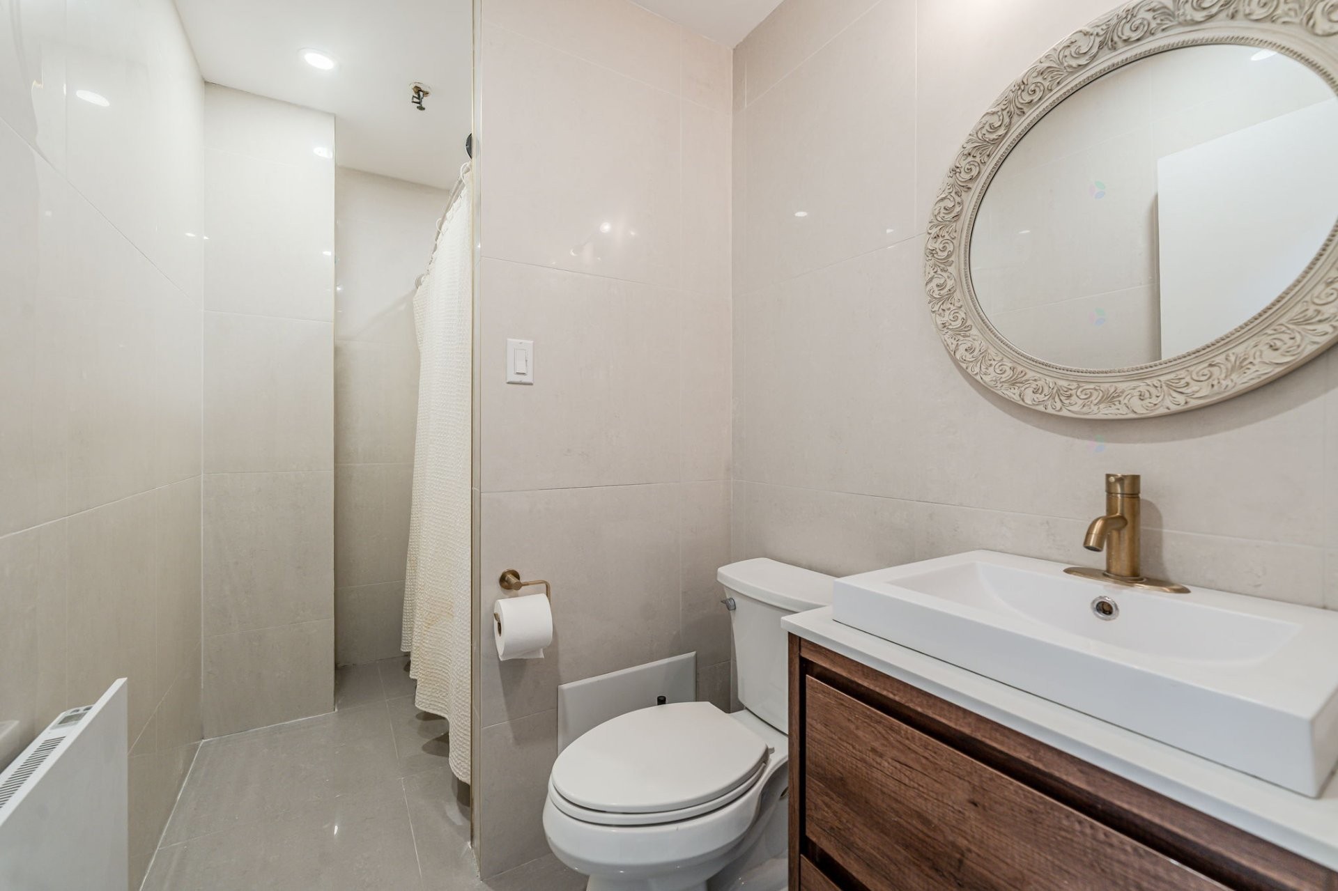 Salle de bains - 203-204 Rue De L'Hôpital, Montréal (Ville-Marie), QC - Indoor Photo Showing Bathroom