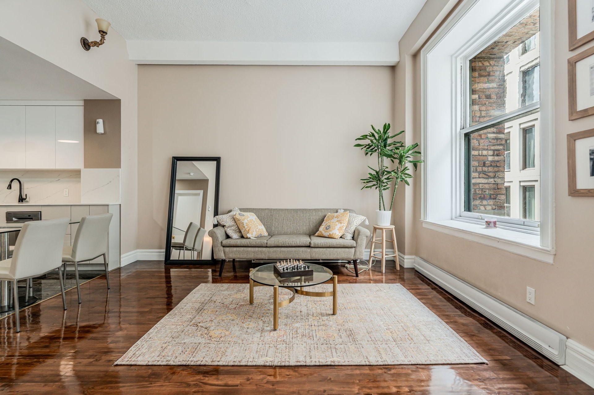 Salon - 203-204 Rue De L'Hôpital, Montréal (Ville-Marie), QC - Indoor Photo Showing Living Room