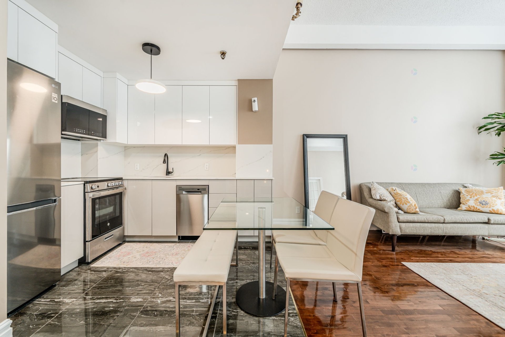 Cuisinette - 203-204 Rue De L'Hôpital, Montréal (Ville-Marie), QC - Indoor Photo Showing Kitchen
