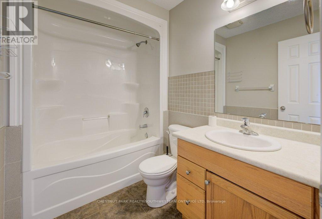 404 Tealby Crescent, Waterloo, ON - Indoor Photo Showing Bathroom