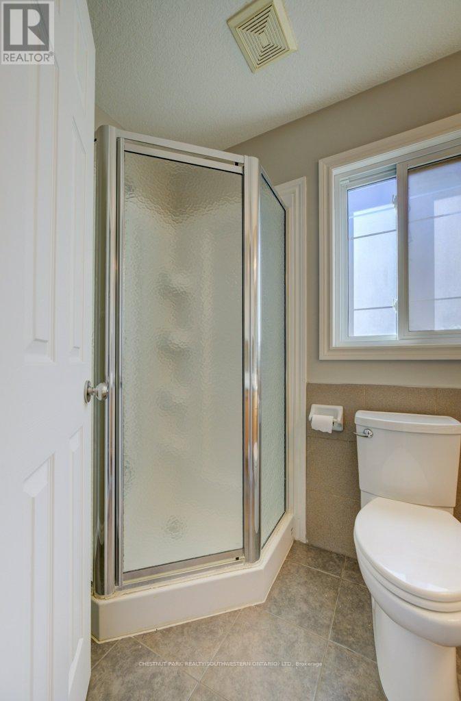 404 Tealby Crescent, Waterloo, ON - Indoor Photo Showing Bathroom
