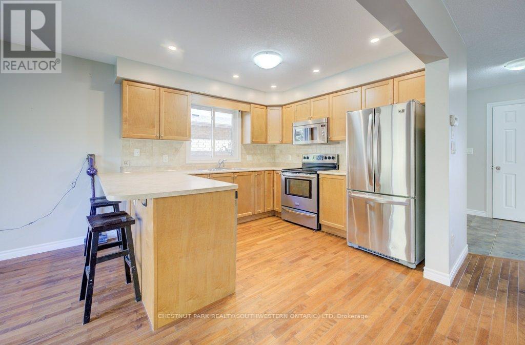 404 Tealby Crescent, Waterloo, ON - Indoor Photo Showing Kitchen