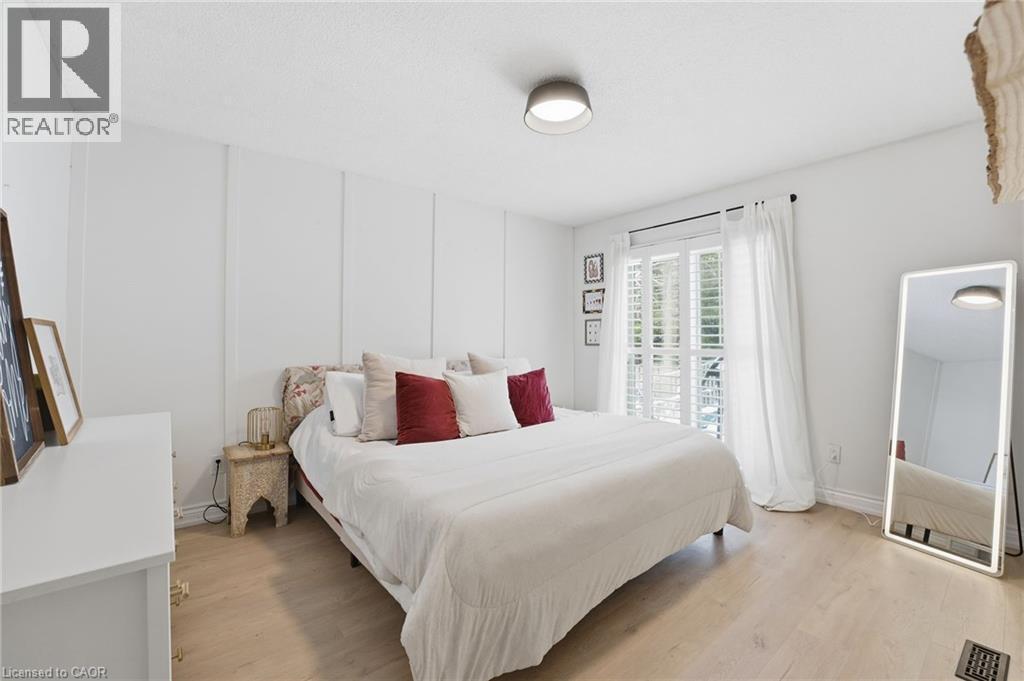 104 Cindy Avenue, Cambridge, ON - Indoor Photo Showing Bedroom