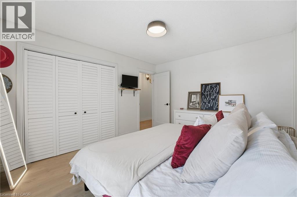 104 Cindy Avenue, Cambridge, ON - Indoor Photo Showing Bedroom