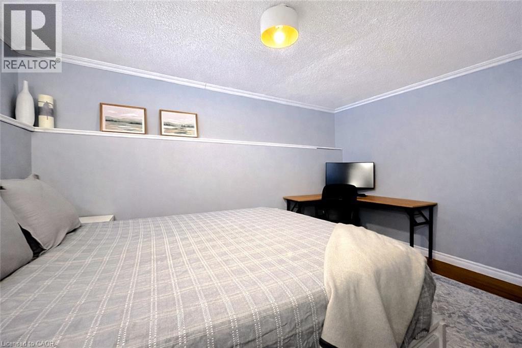 104 Cindy Avenue, Cambridge, ON - Indoor Photo Showing Bedroom