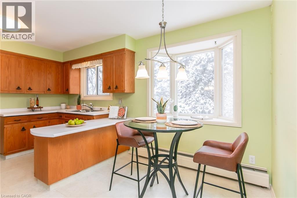 198 Ashcroft Place, Waterloo, ON - Indoor Photo Showing Kitchen