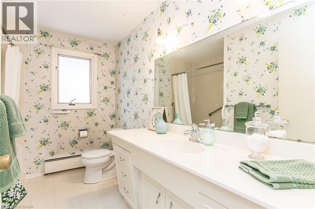 198 Ashcroft Place, Waterloo, ON - Indoor Photo Showing Bathroom