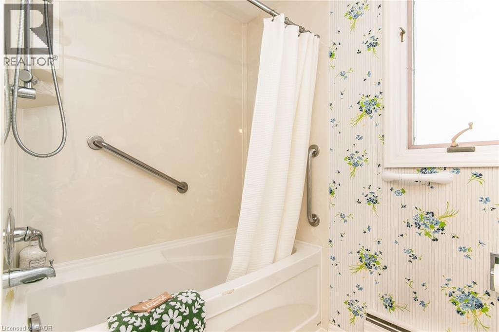 198 Ashcroft Place, Waterloo, ON - Indoor Photo Showing Bathroom
