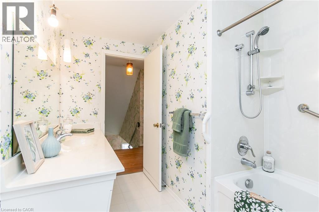 198 Ashcroft Place, Waterloo, ON - Indoor Photo Showing Bathroom