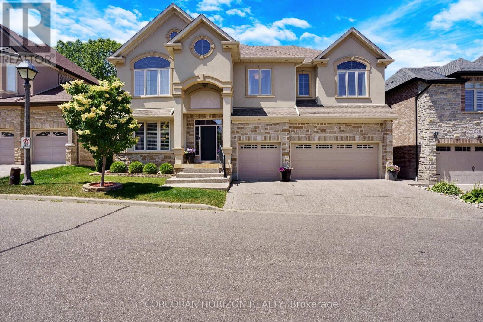 8 - 258 Edgewater Crescent, Kitchener, ON - Outdoor With Facade