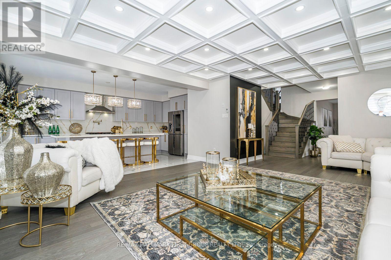 21 Souter Drive, Whitby, ON - Indoor Photo Showing Living Room