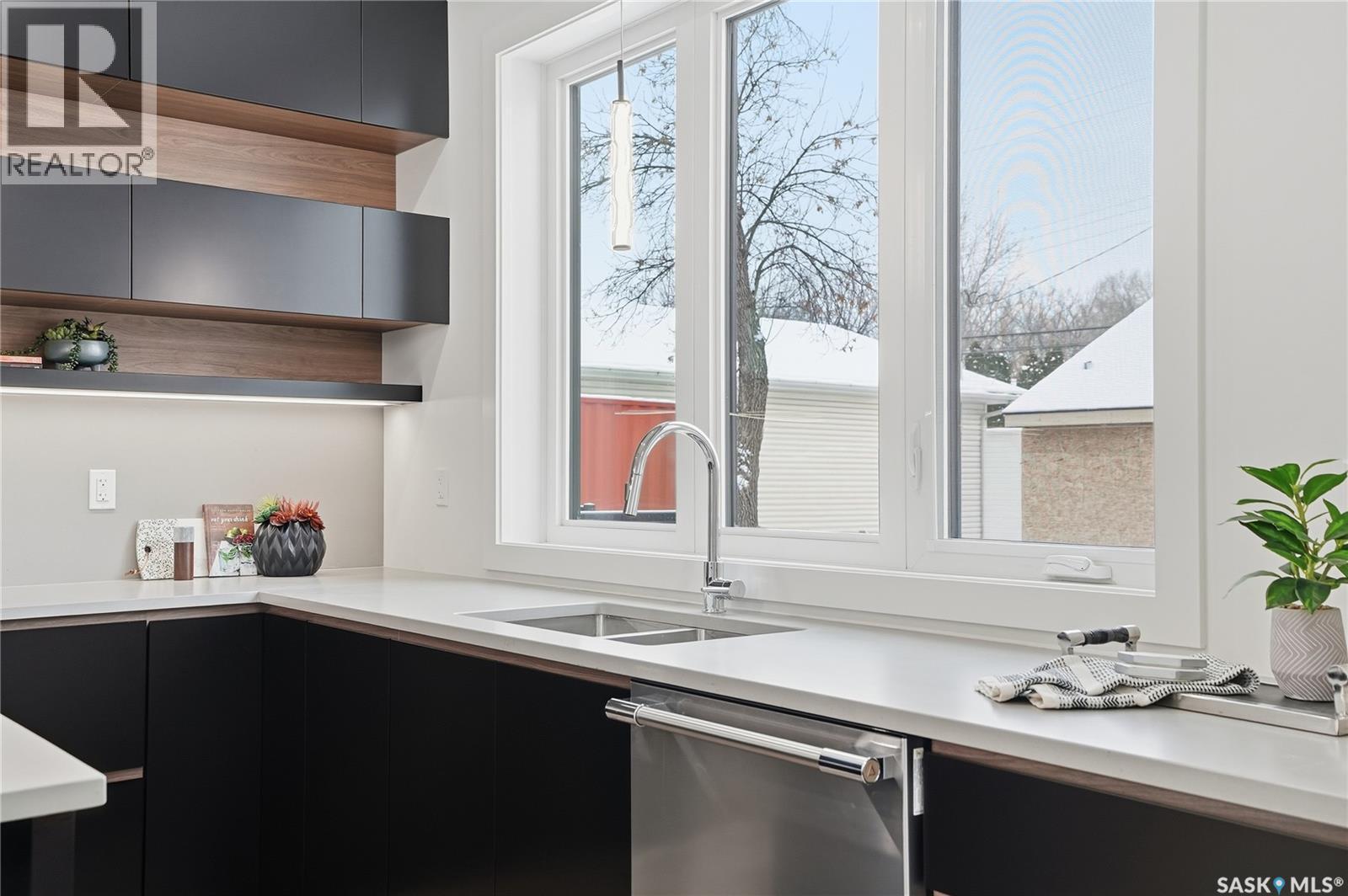 1139 13Th Street E, Saskatoon, SK - Indoor Photo Showing Kitchen With Double Sink