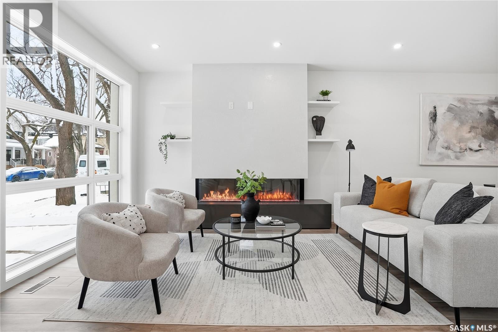 1139 13Th Street E, Saskatoon, SK - Indoor Photo Showing Living Room